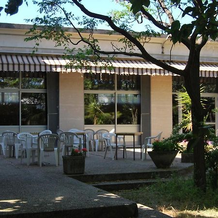 Auberge De Jeunesse Hi Арль Экстерьер фото