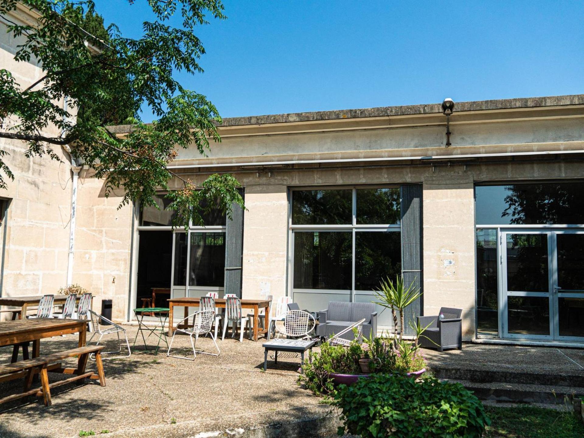 Auberge De Jeunesse Hi Арль Экстерьер фото